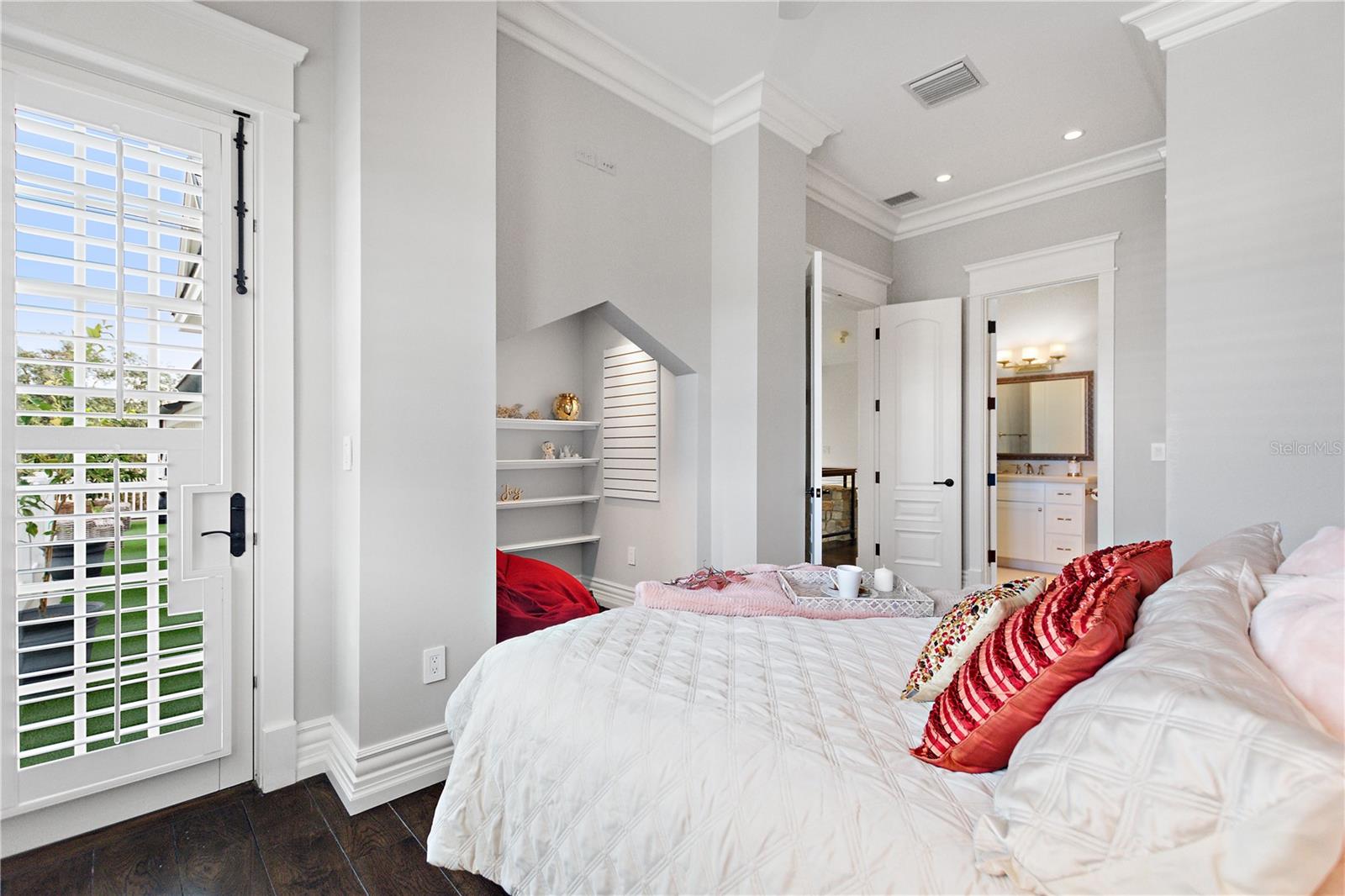 O6165579 Property Photo