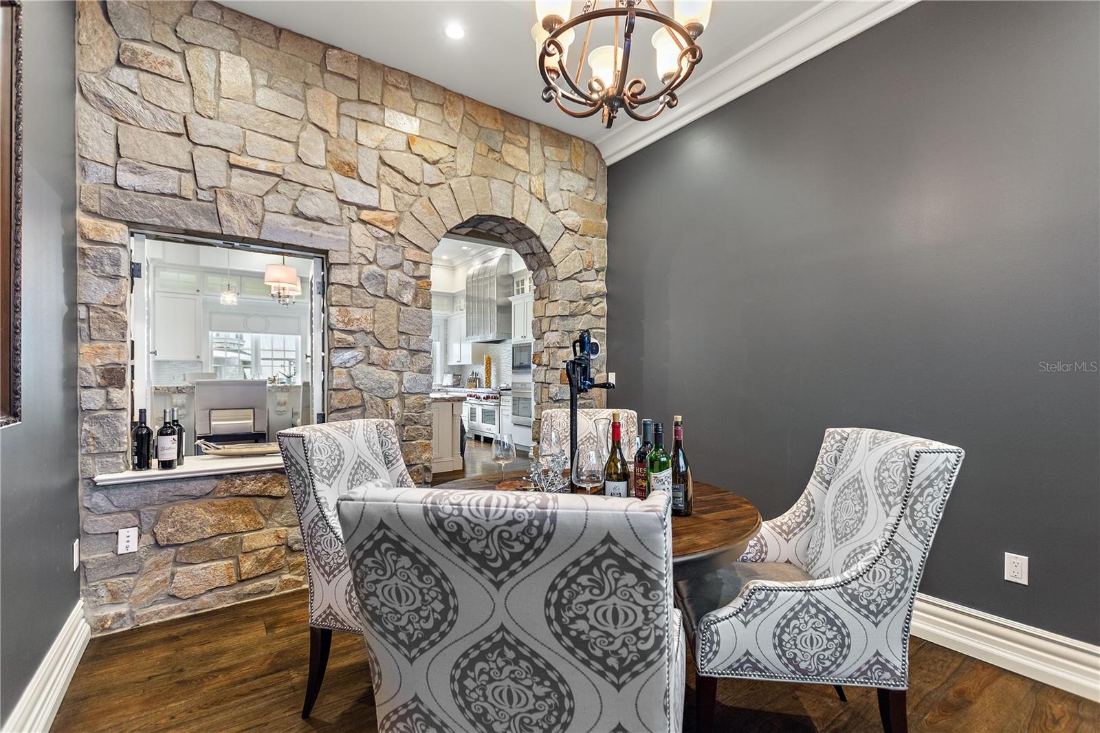 O6165579 Property Photo