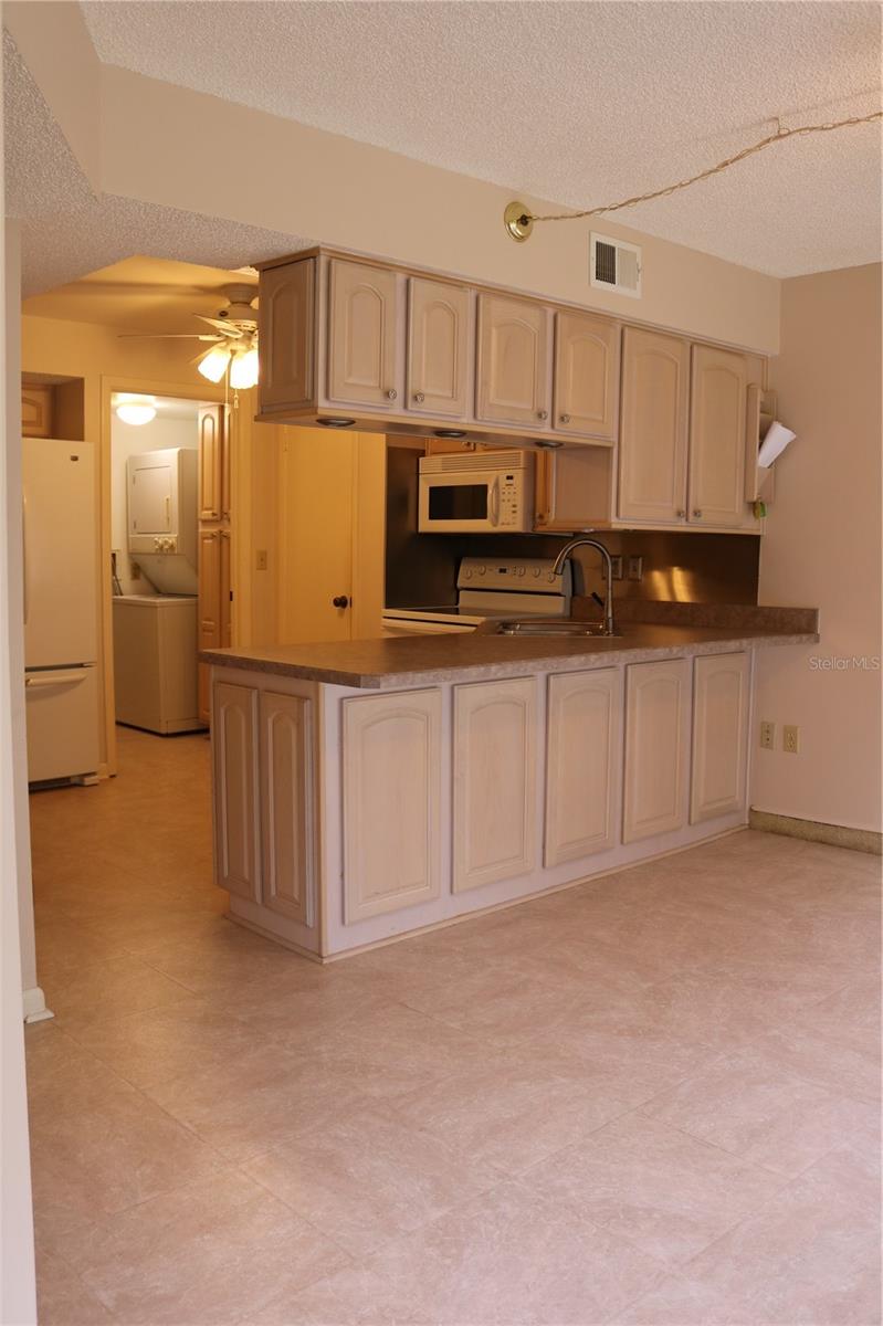 225 COUNTRY CLUB DR #E248, LARGO, FL, 33771