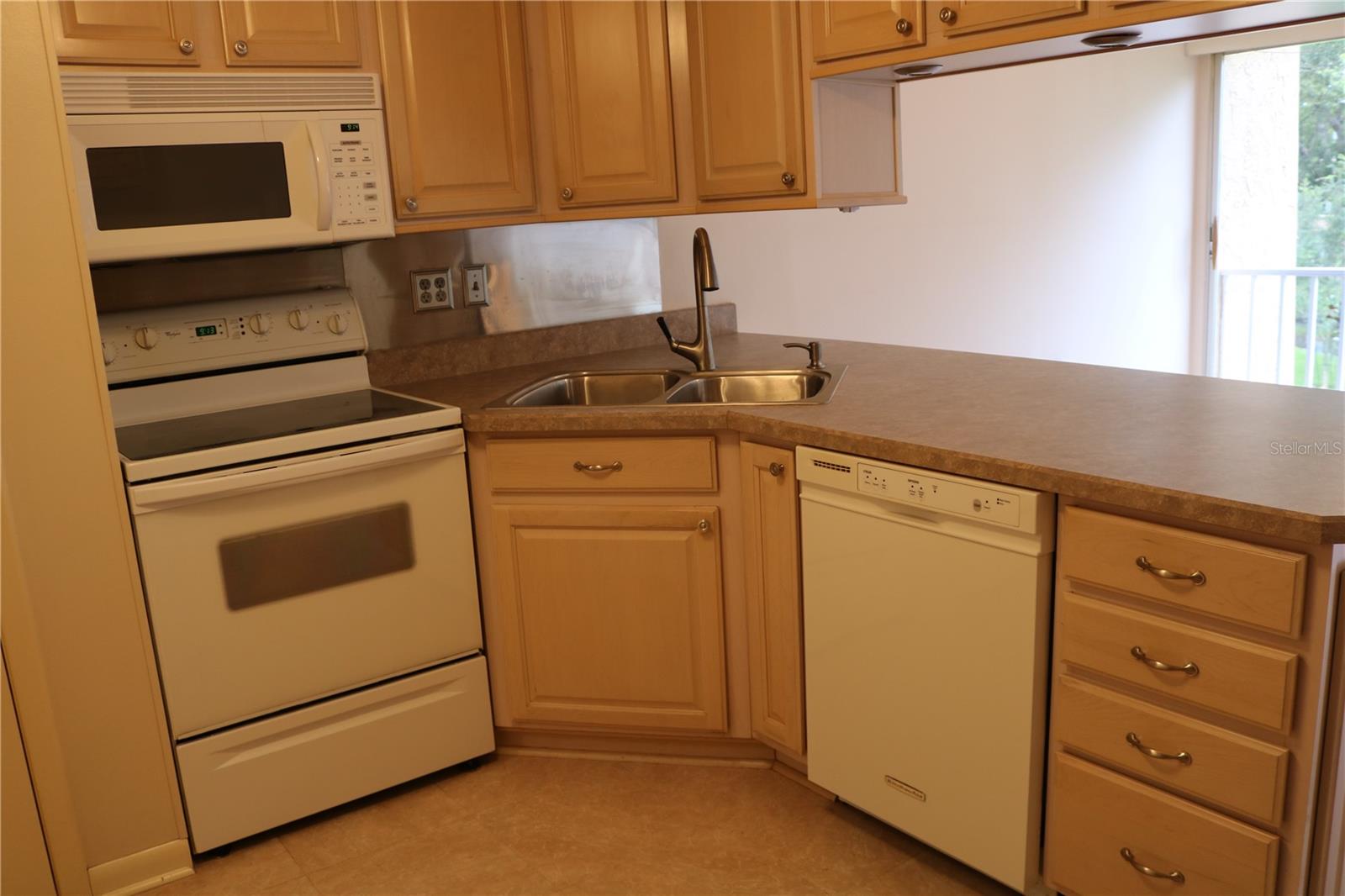 225 COUNTRY CLUB DR #E248, LARGO, FL, 33771