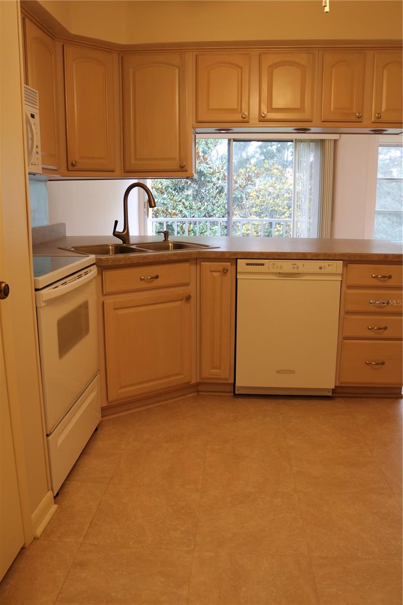 225 COUNTRY CLUB DR #E248, LARGO, FL, 33771