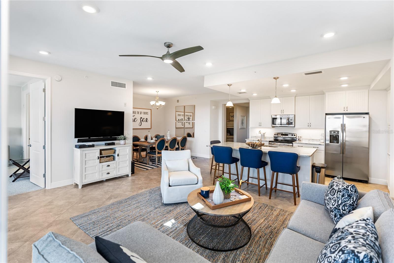 392 ARUBA CIR #202, BRADENTON, FL, 34209