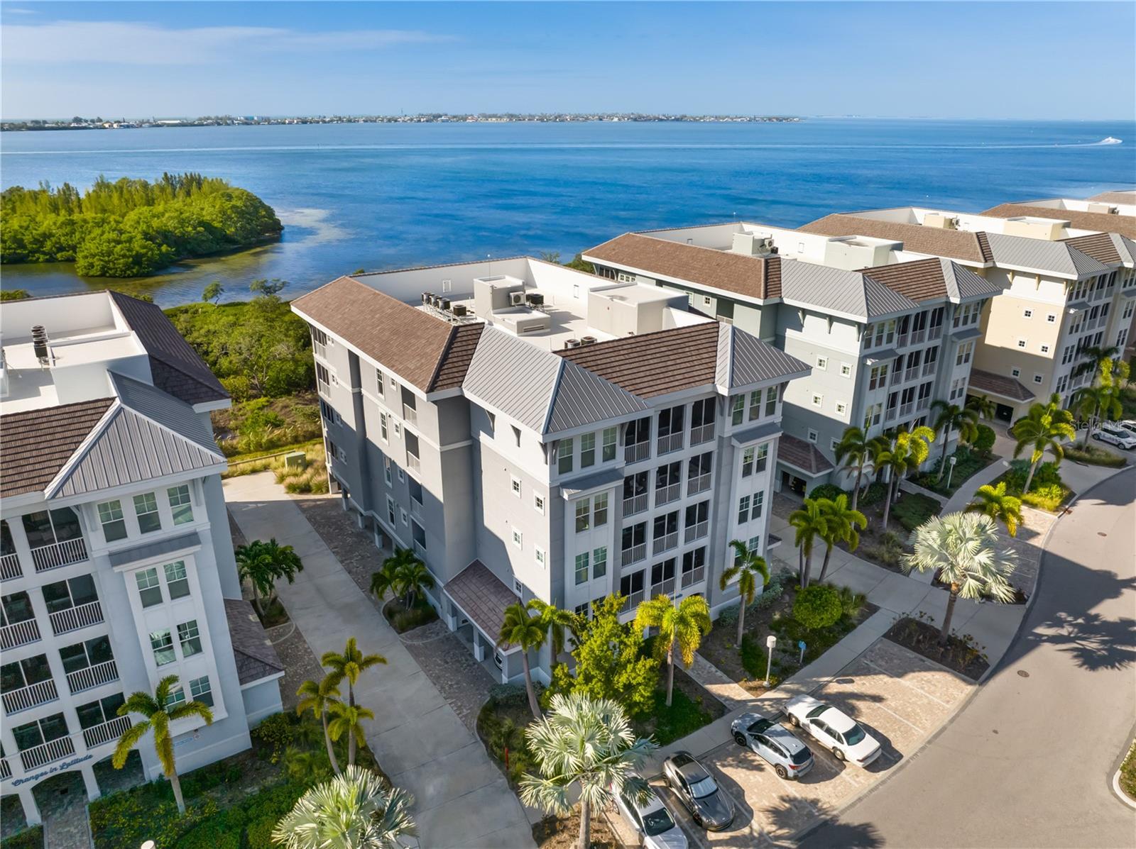 392 ARUBA CIR #202, BRADENTON, FL, 34209