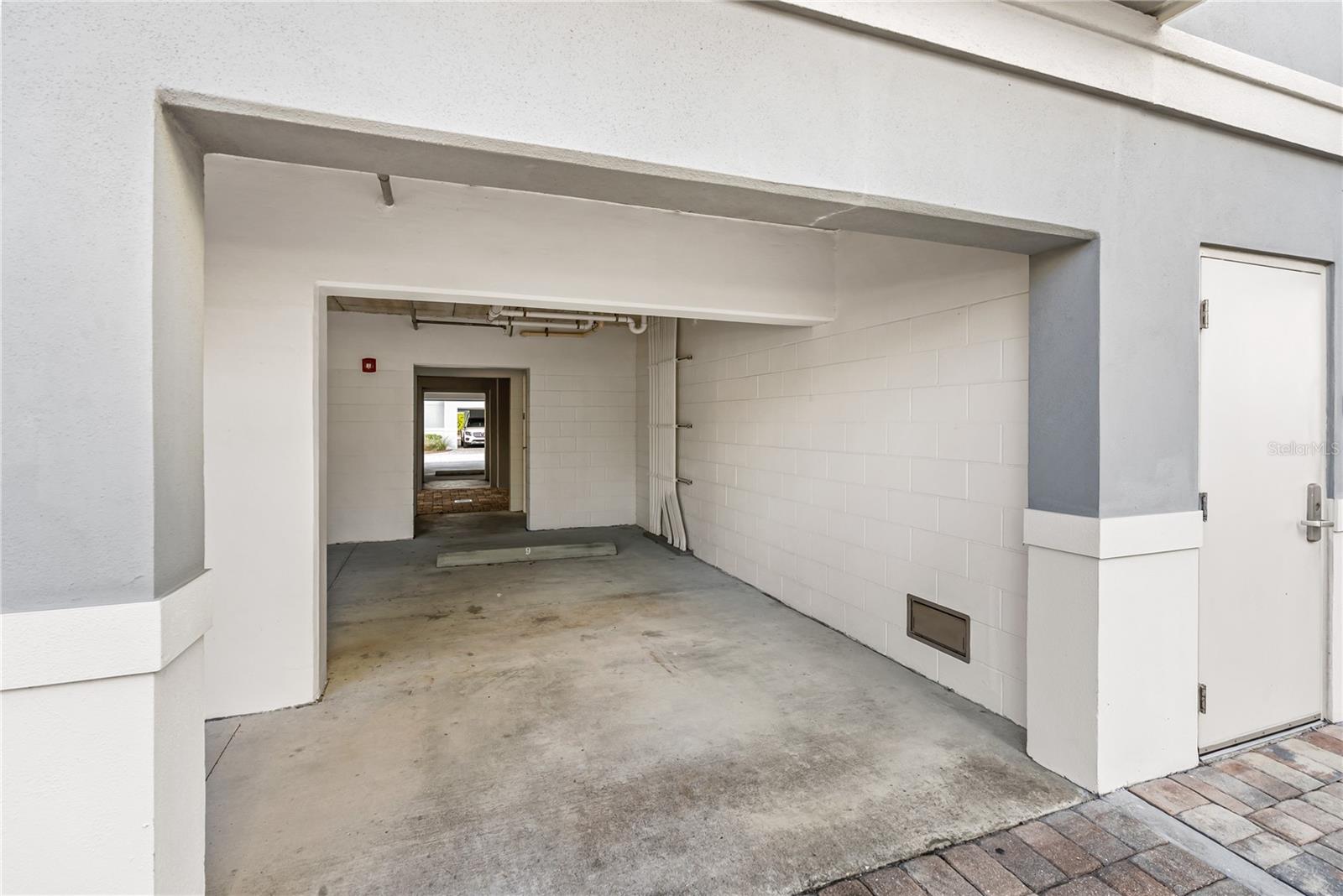 392 ARUBA CIR #202, BRADENTON, FL, 34209