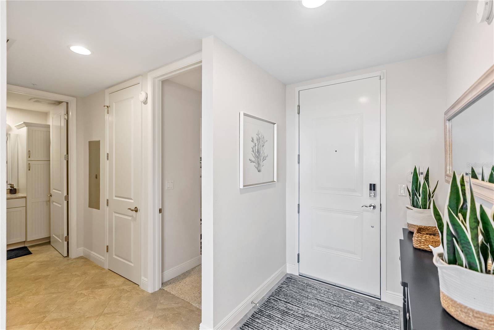 392 ARUBA CIR #202, BRADENTON, FL, 34209