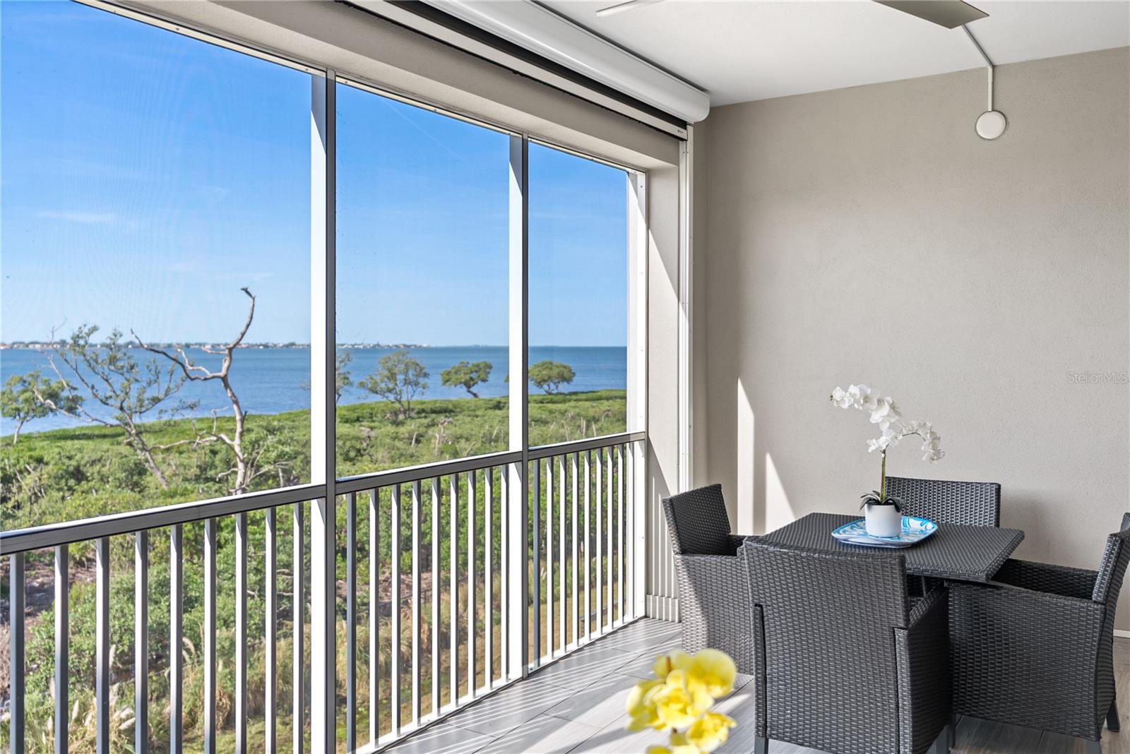 392 ARUBA CIR #202, BRADENTON, FL, 34209