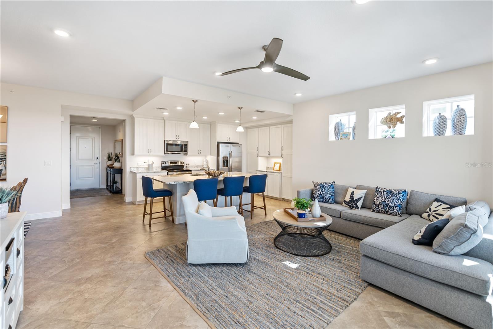 392 ARUBA CIR #202, BRADENTON, FL, 34209