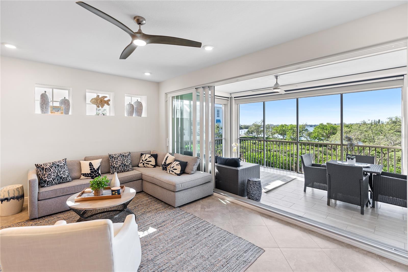 392 ARUBA CIR #202, BRADENTON, FL, 34209