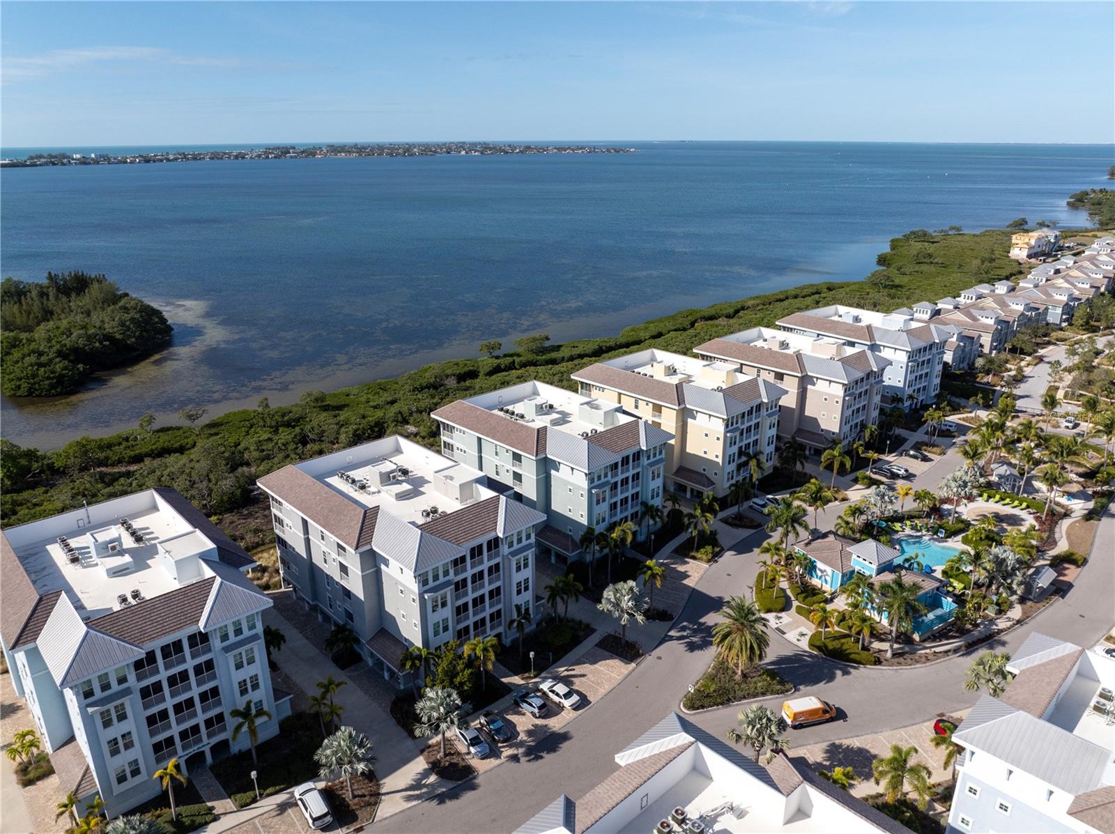 392 ARUBA CIR #202, BRADENTON, FL, 34209