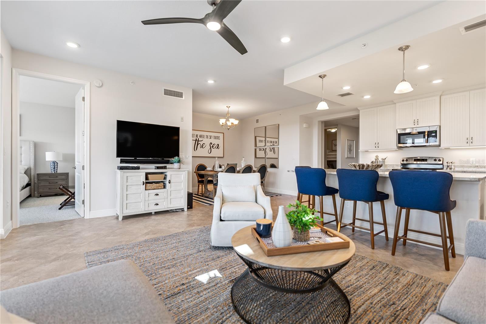 392 ARUBA CIR #202, BRADENTON, FL, 34209