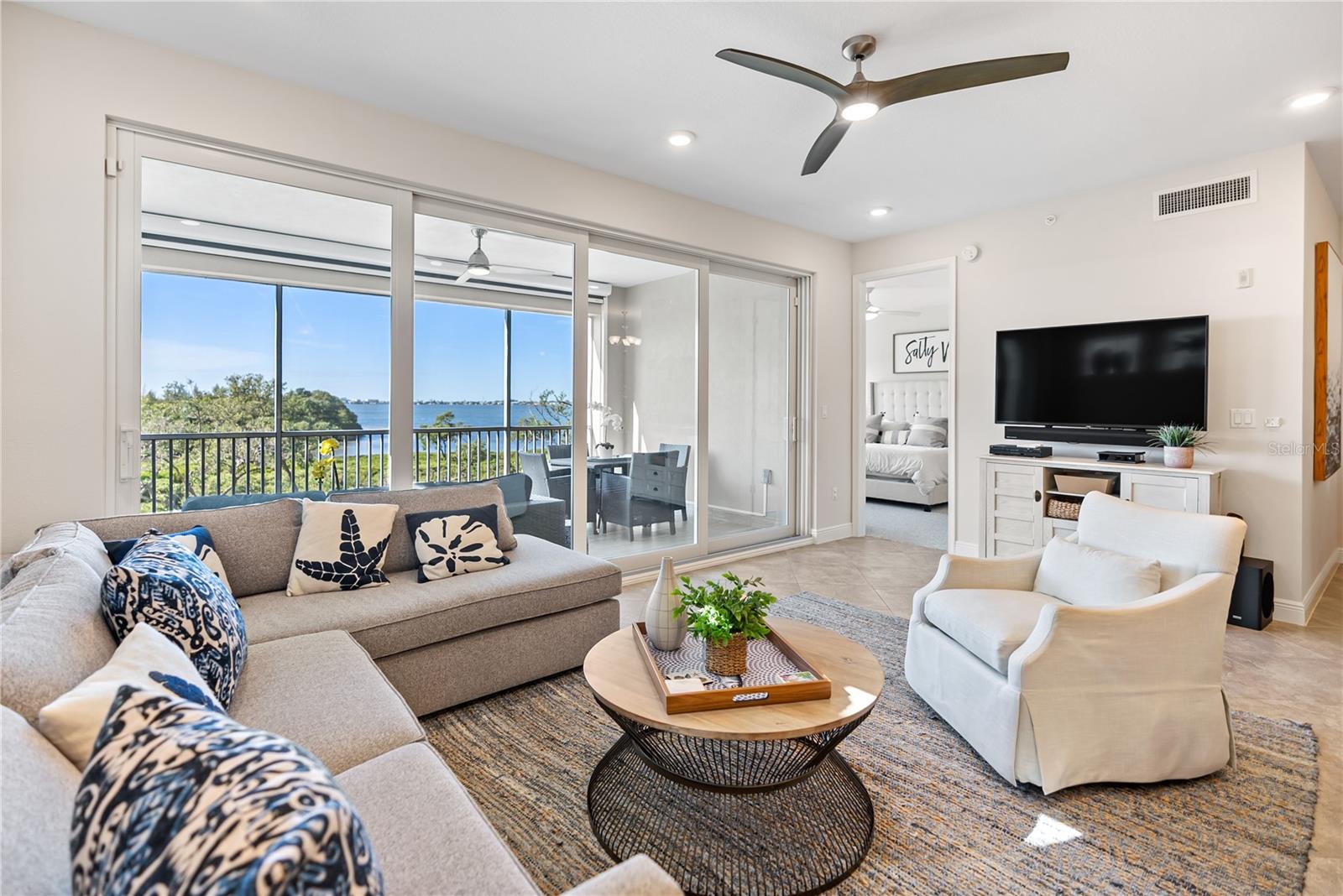 392 ARUBA CIR #202, BRADENTON, FL, 34209