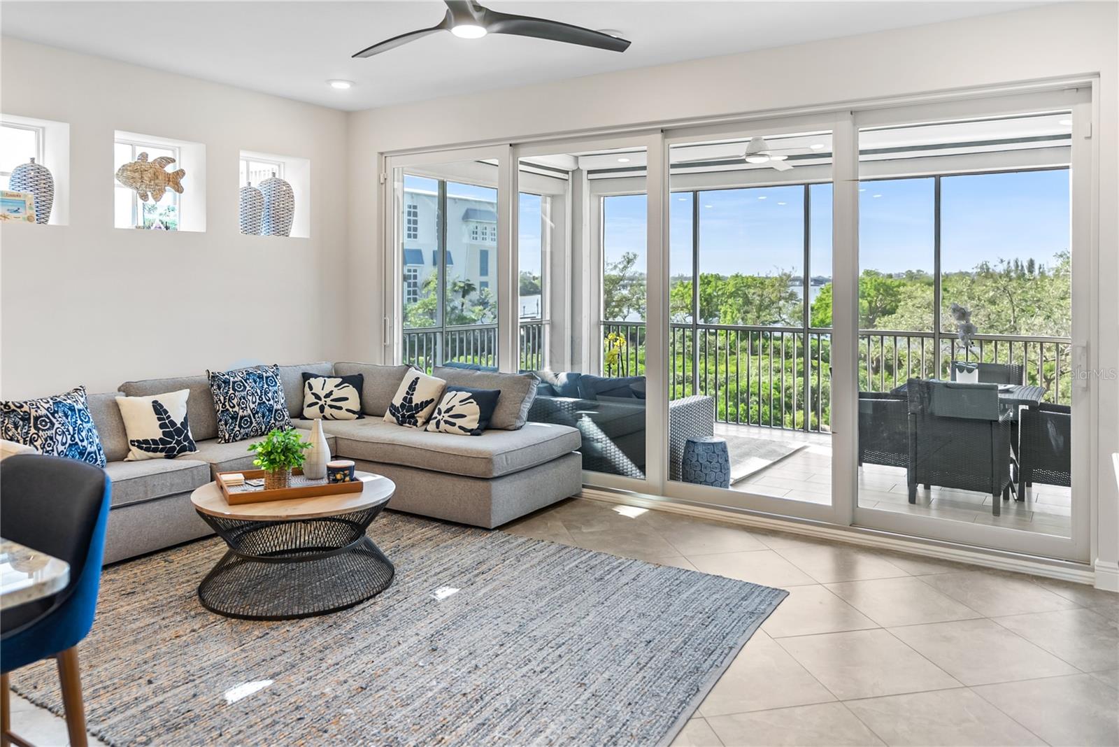 392 ARUBA CIR #202, BRADENTON, FL, 34209