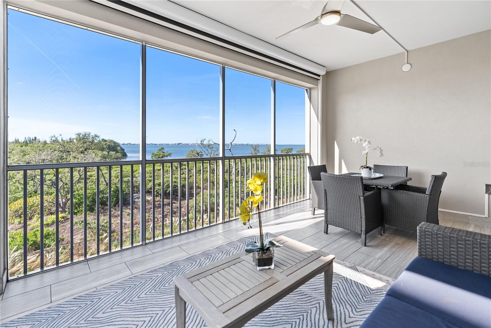 392 ARUBA CIR #202, BRADENTON, FL, 34209