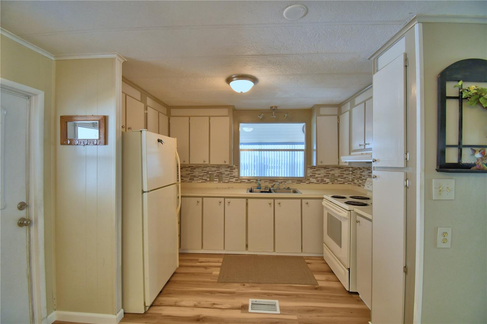 P4928579 Property Photo