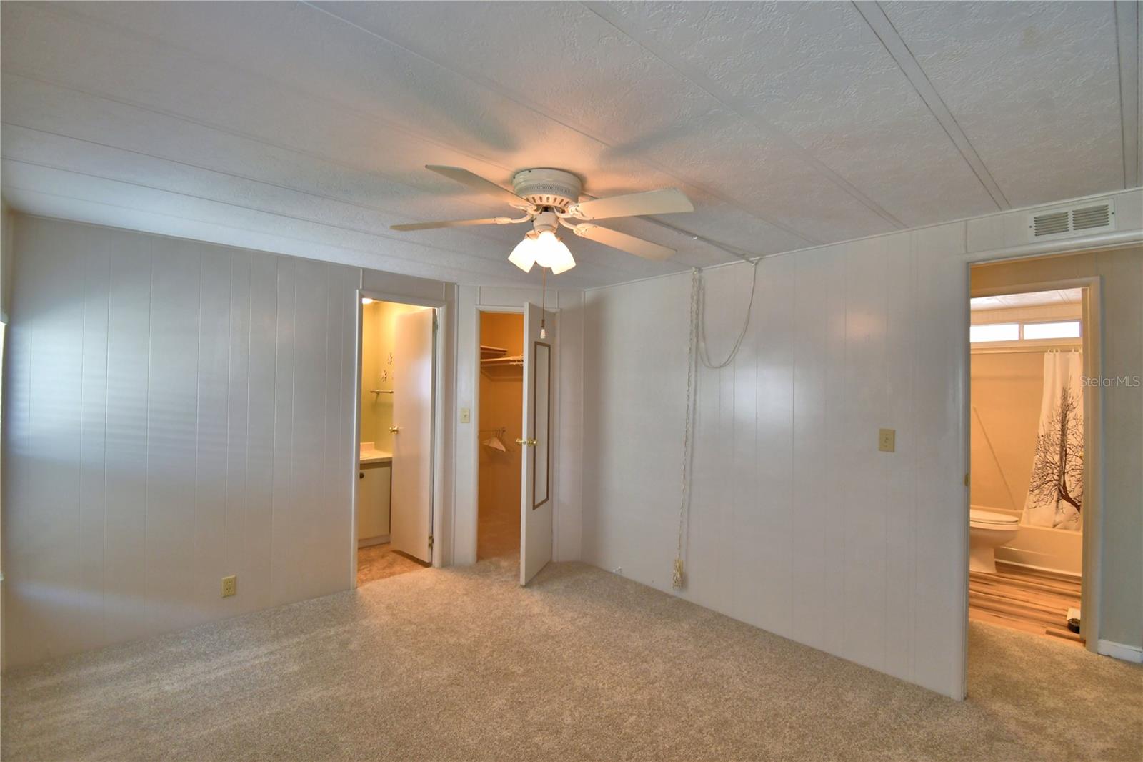 P4928579 Property Photo