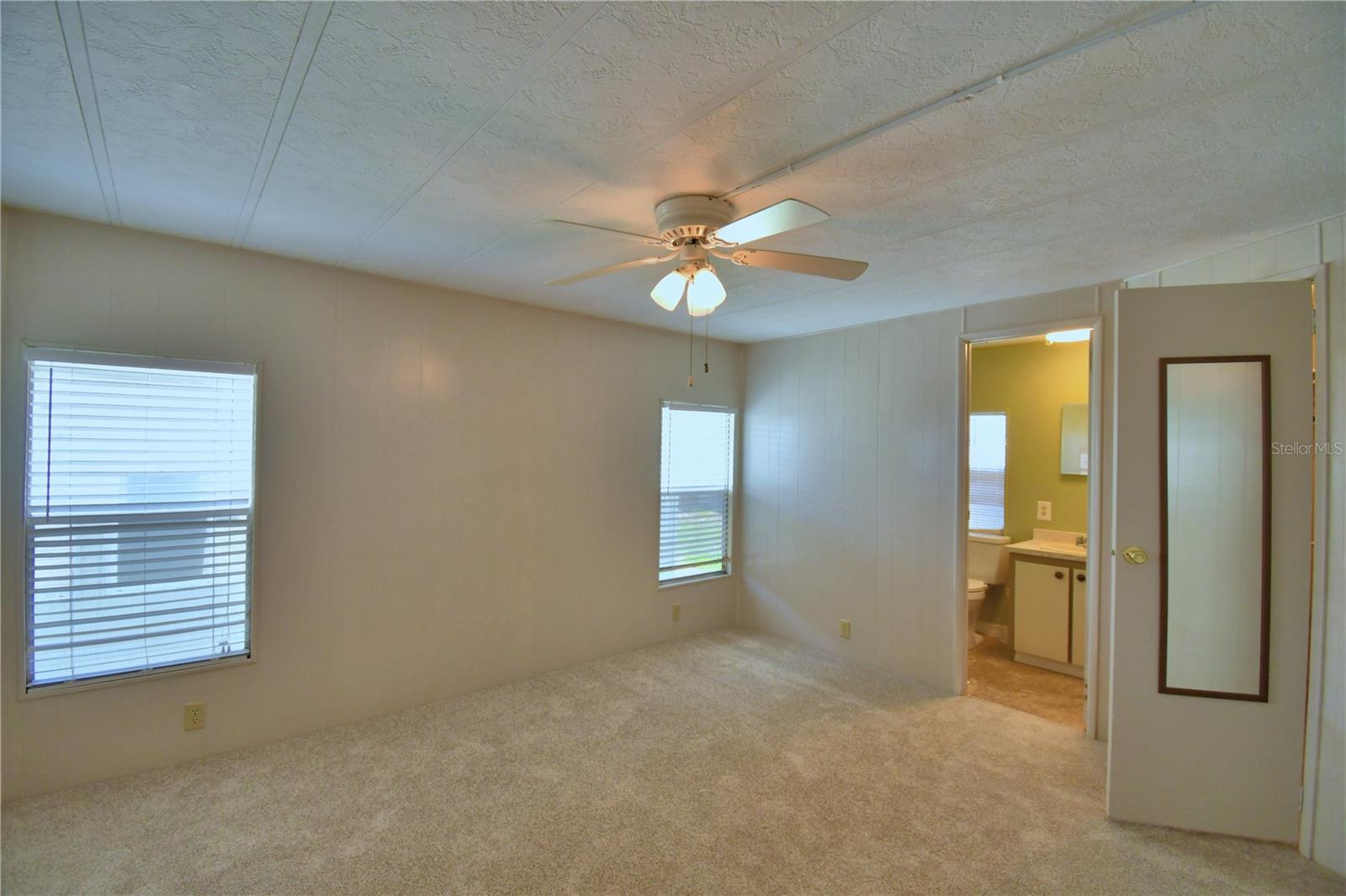 P4928579 Property Photo