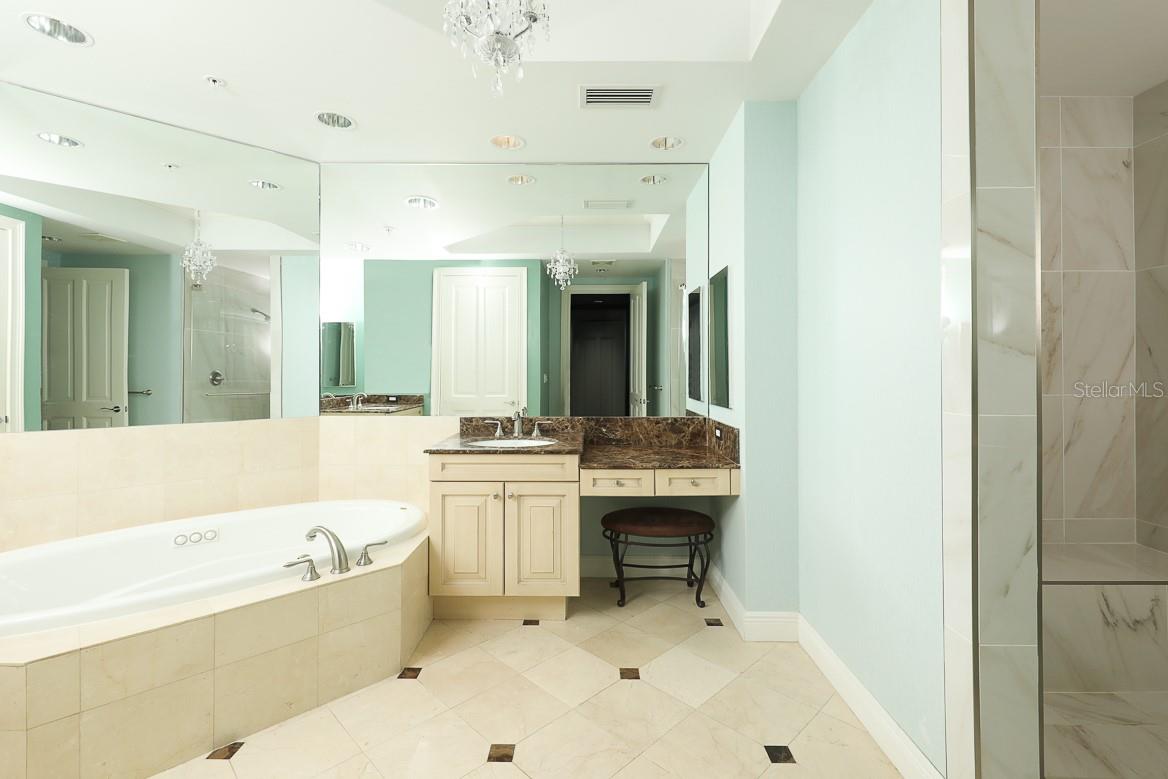 1300 BENJAMIN FRANKLIN DR #305, SARASOTA, FL, 34236