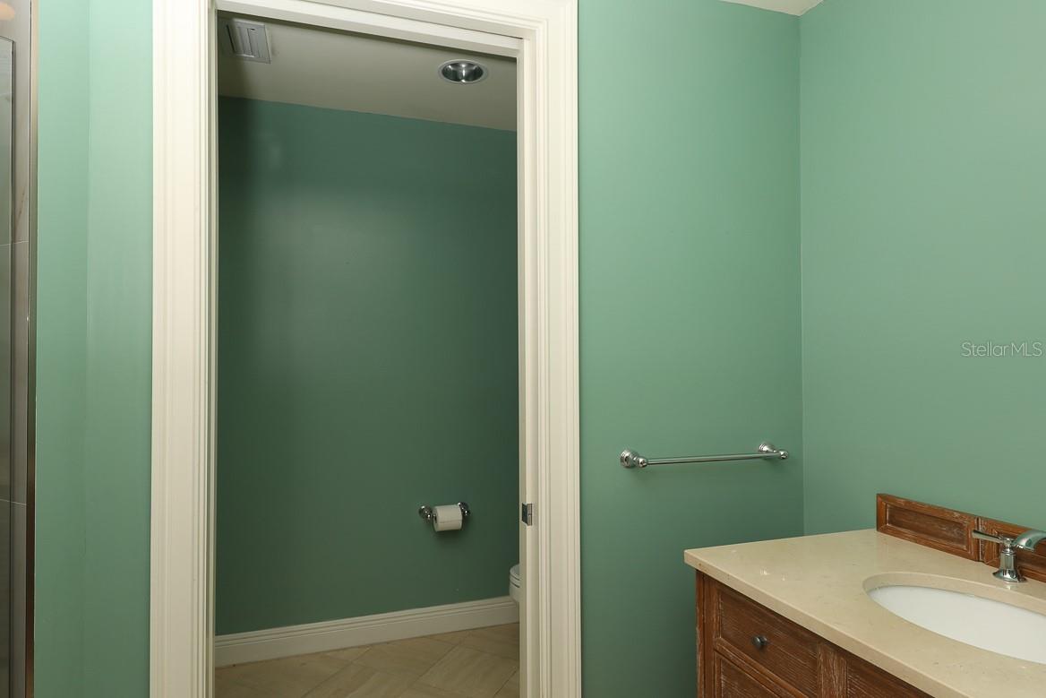 1300 BENJAMIN FRANKLIN DR #305, SARASOTA, FL, 34236