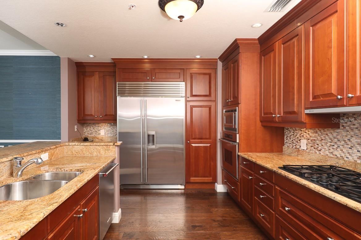 1300 BENJAMIN FRANKLIN DR #305, SARASOTA, FL, 34236