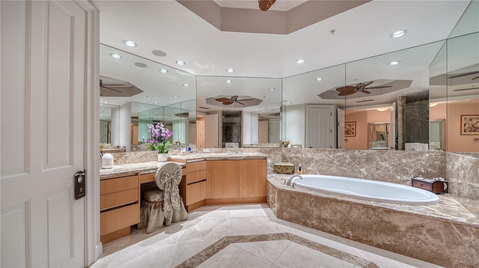 1300 BENJAMIN FRANKLIN DR #701, SARASOTA, FL, 34236