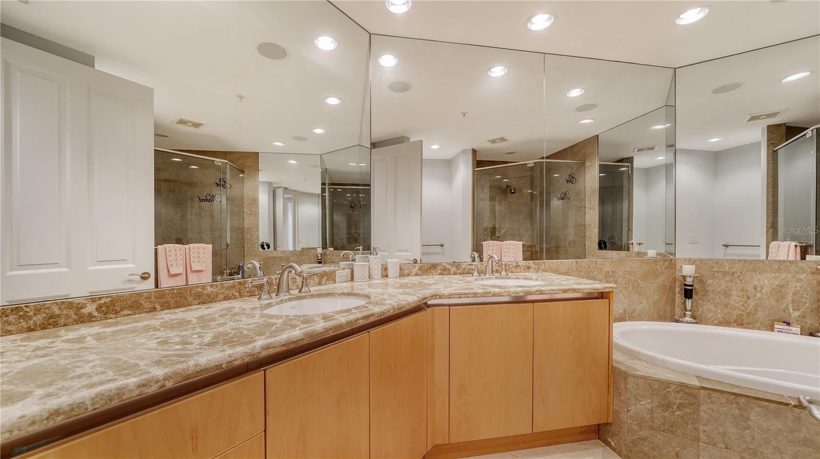 1300 BENJAMIN FRANKLIN DR #701, SARASOTA, FL, 34236