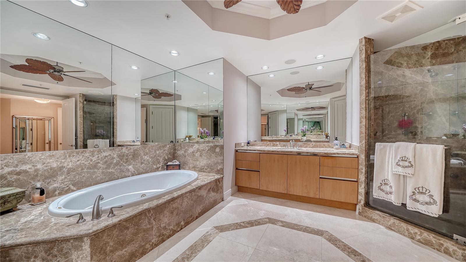 1300 BENJAMIN FRANKLIN DR #701, SARASOTA, FL, 34236