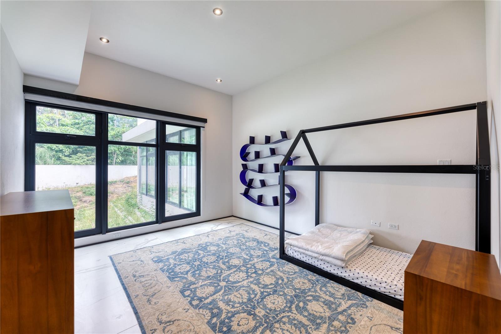 PR9103892 Property Photo