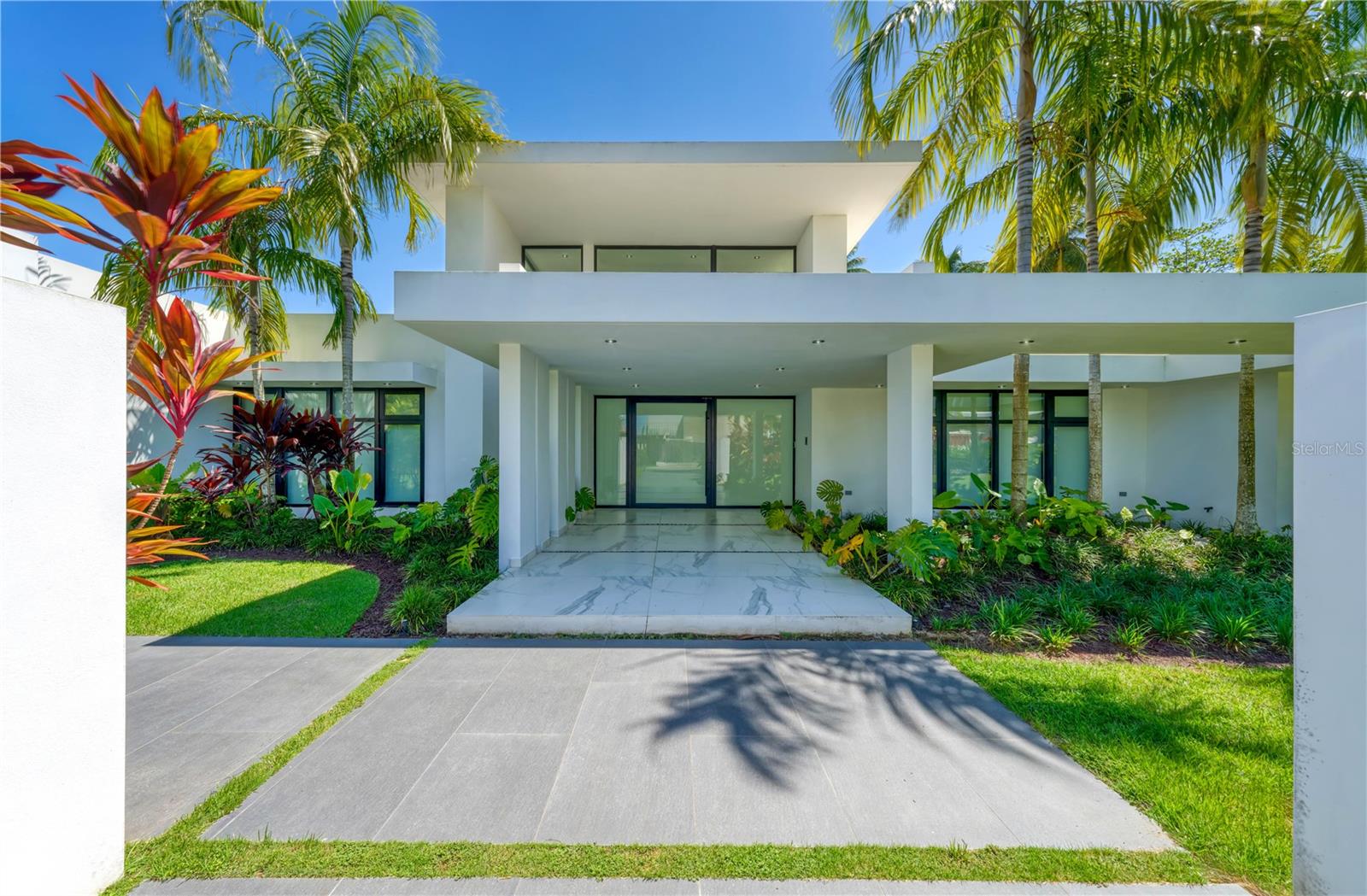 PR9103892 Property Photo