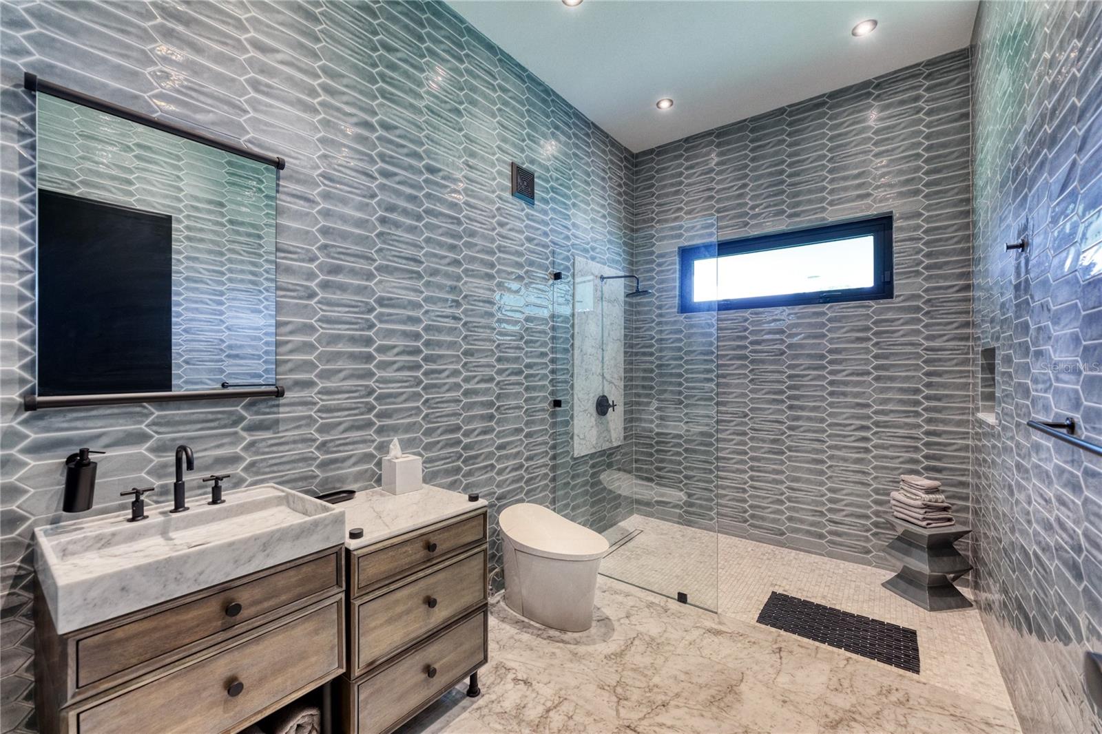 PR9103892 Property Photo