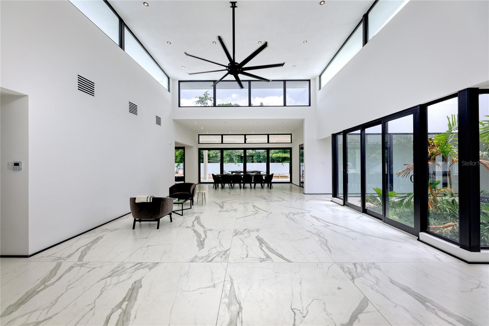 PR9103892 Property Photo