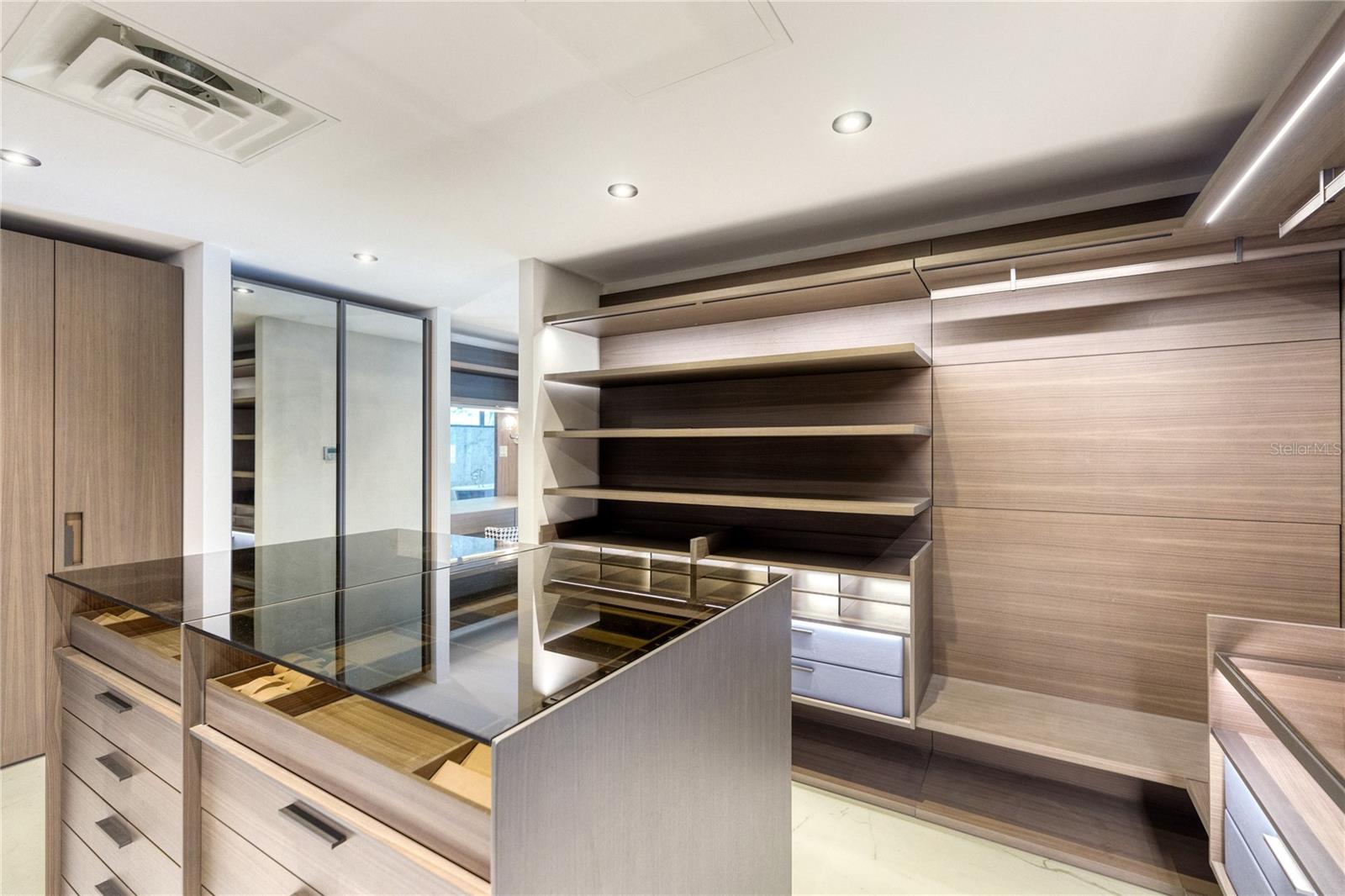 PR9103892 Property Photo