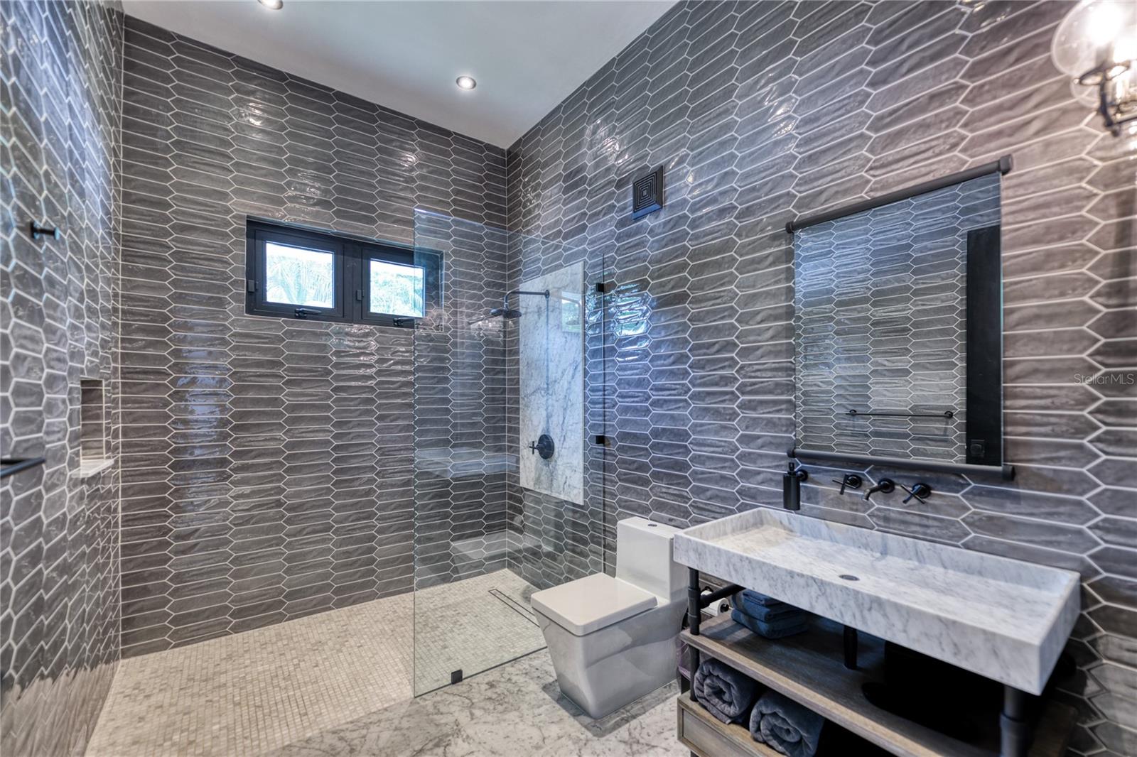 PR9103892 Property Photo