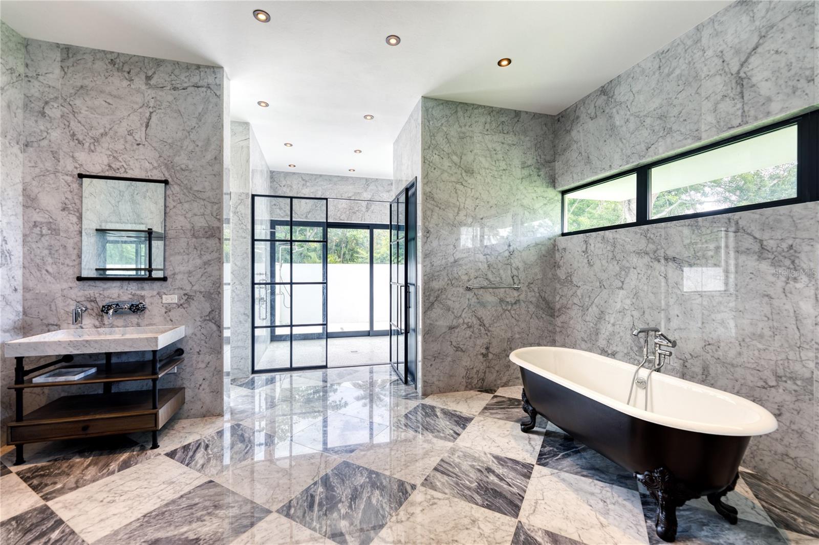 PR9103892 Property Photo