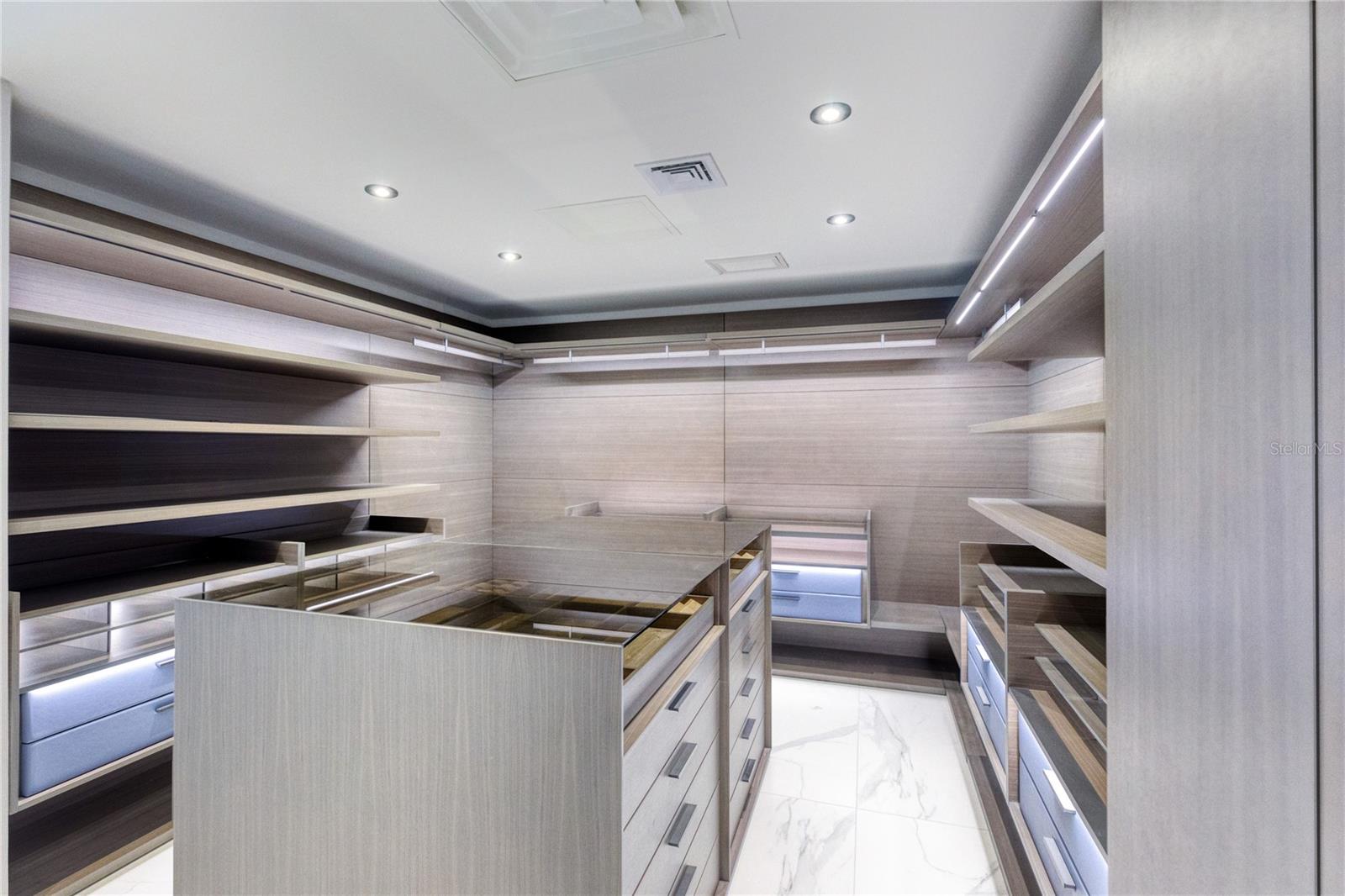 PR9103892 Property Photo