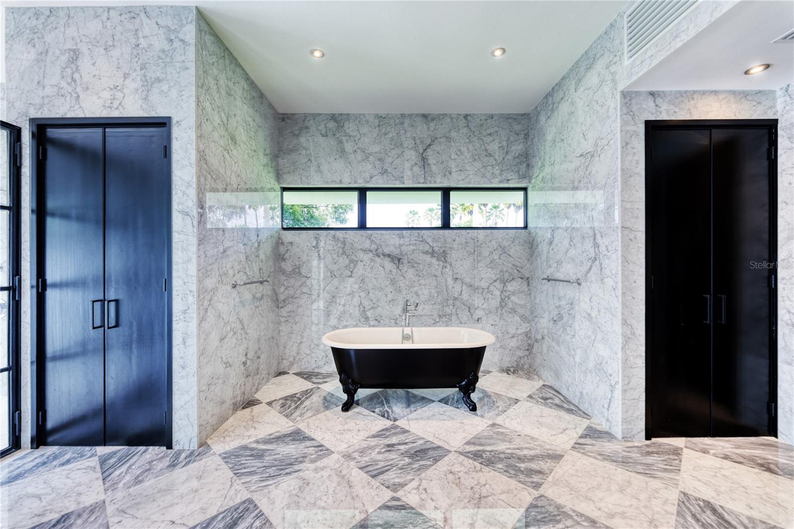 PR9103892 Property Photo