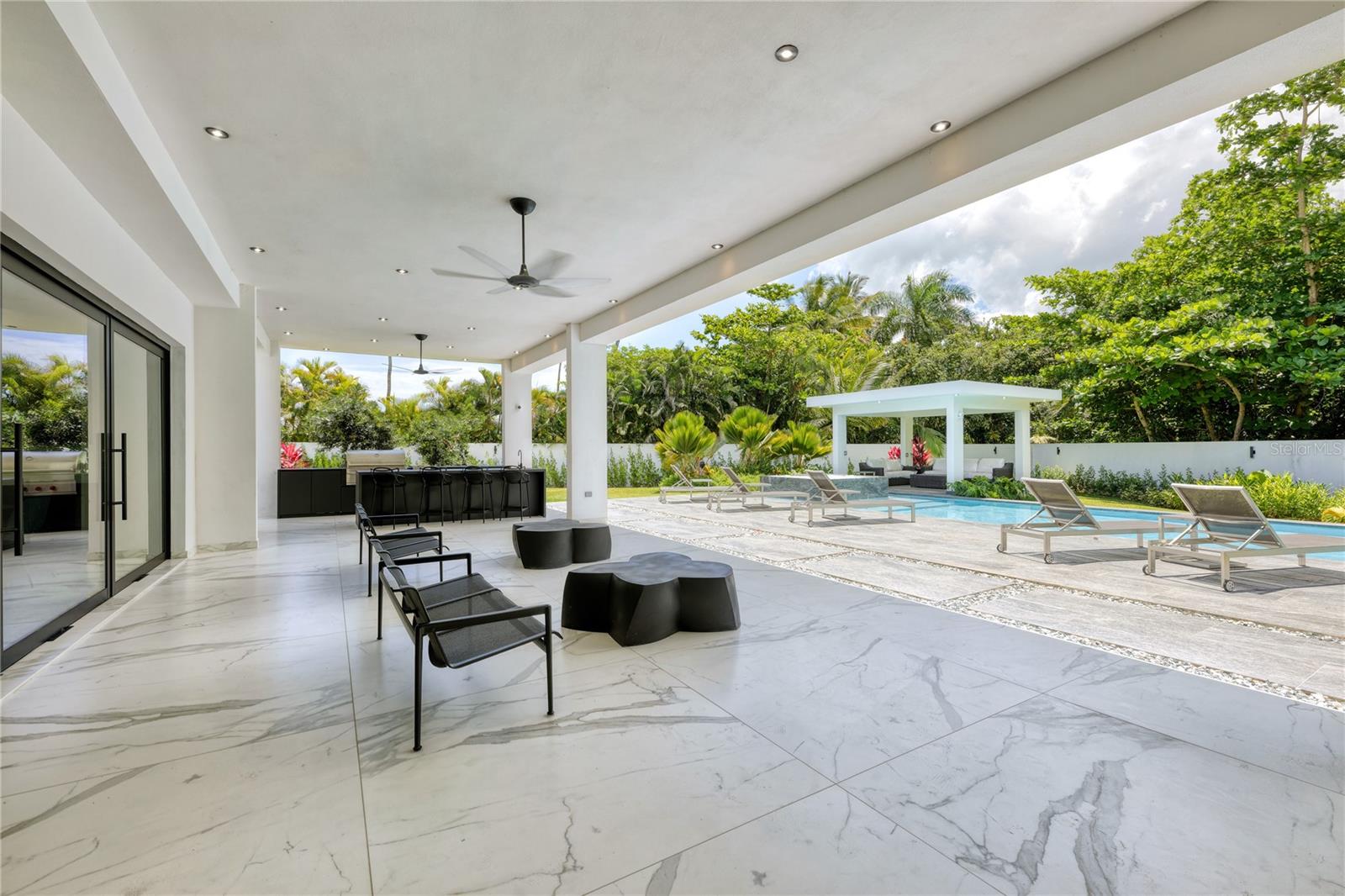 PR9103892 Property Photo