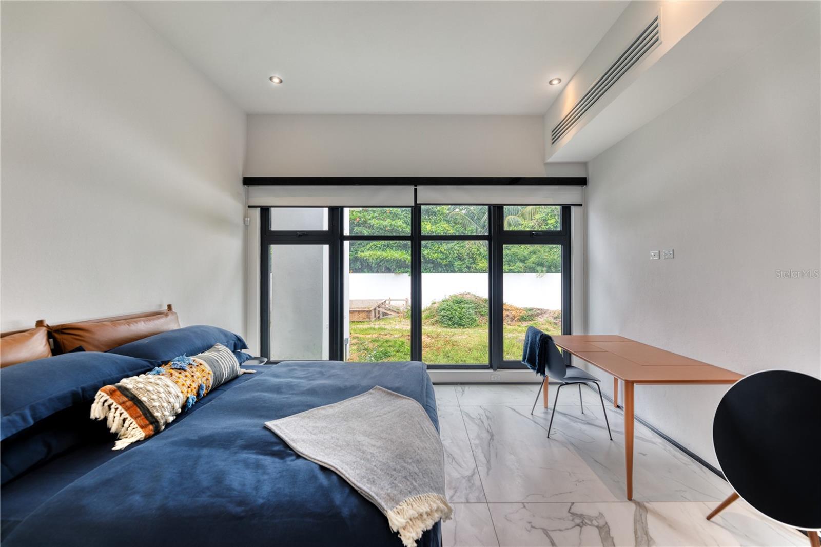 PR9103892 Property Photo