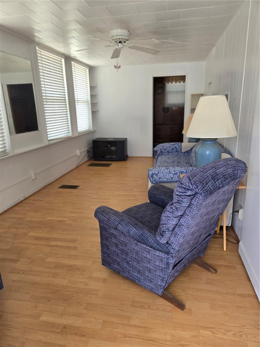 4851 W GANDY BLVD #B4 L32, TAMPA, FL, 33611
