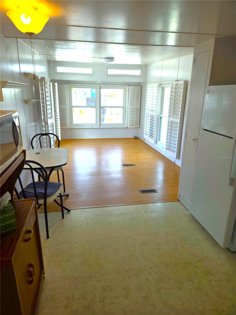 4851 W GANDY BLVD #B4 L32, TAMPA, FL, 33611