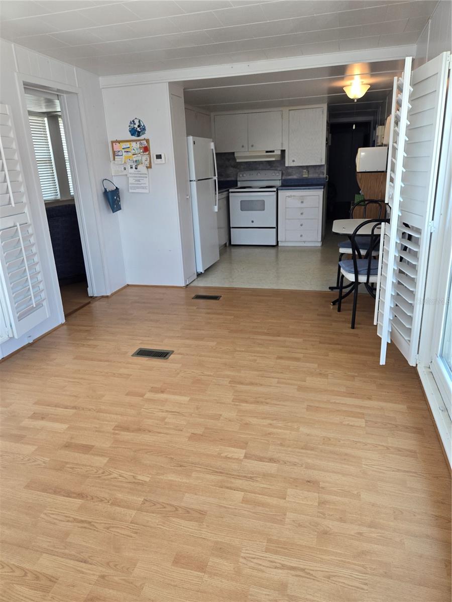 4851 W GANDY BLVD #B4 L32, TAMPA, FL, 33611