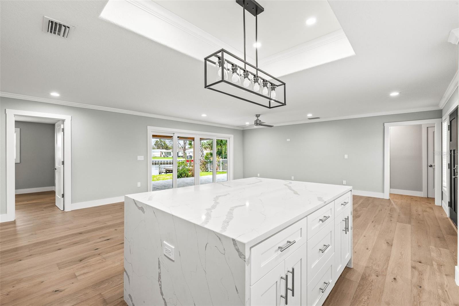 170 98TH AVE N, ST PETERSBURG, FL, 33702