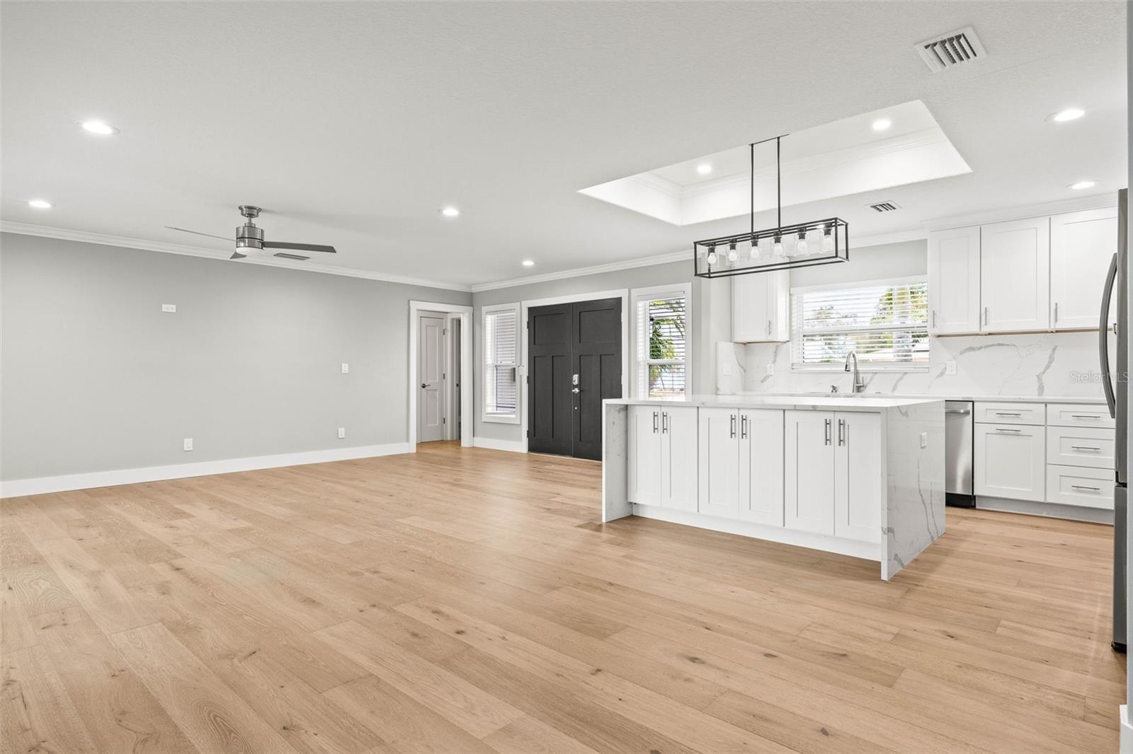 170 98TH AVE N, ST PETERSBURG, FL, 33702