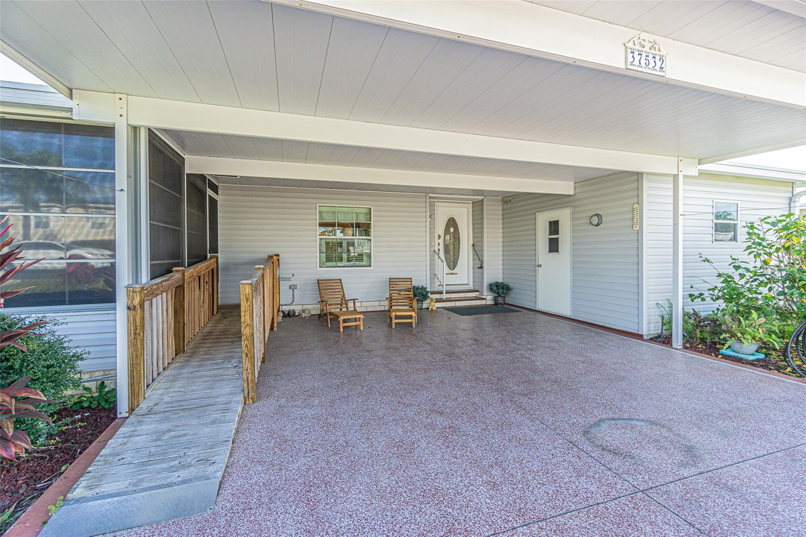 37532 NEW HORIZONS BLVD, ZEPHYRHILLS, FL, 33541