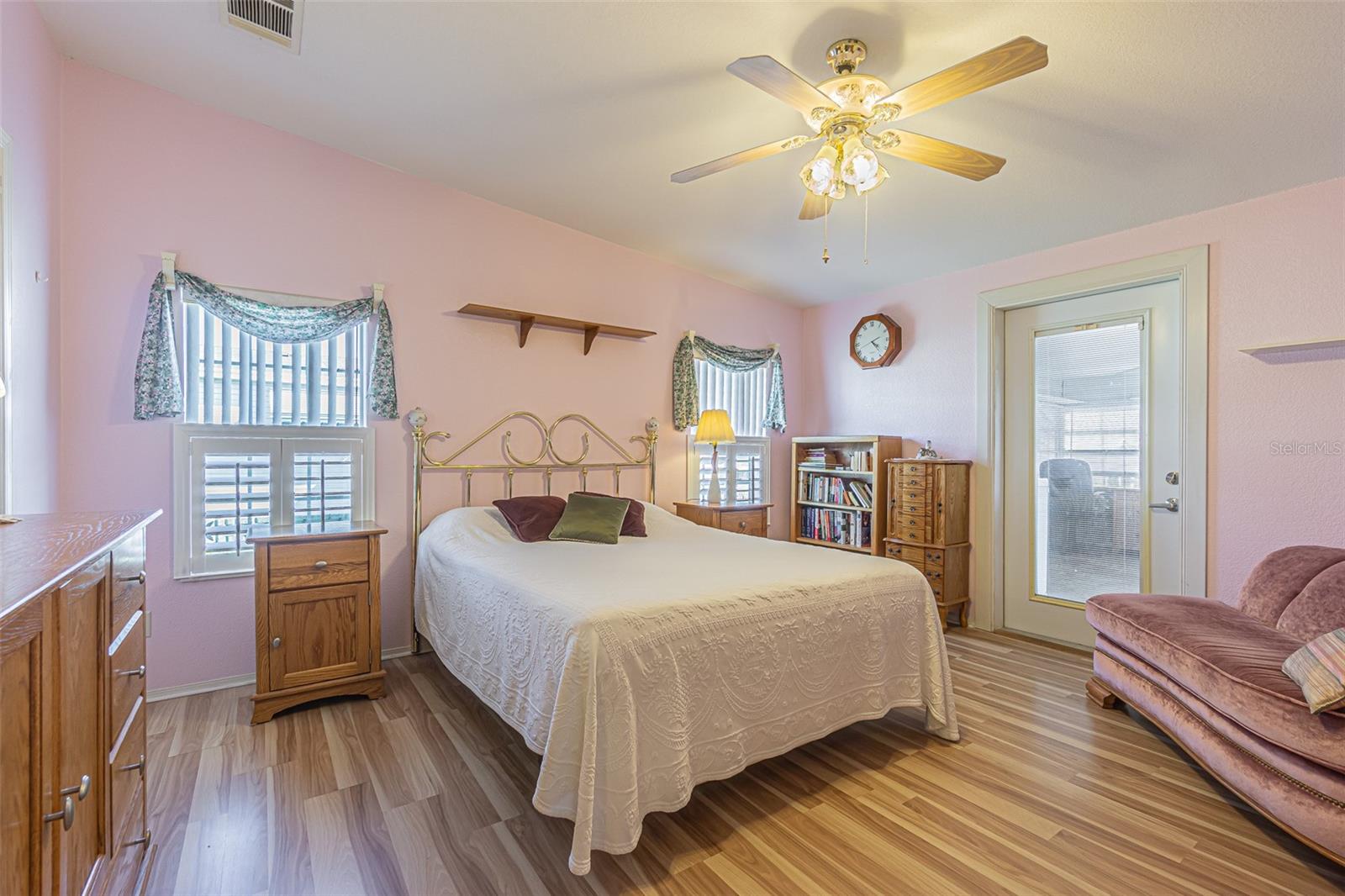 37532 NEW HORIZONS BLVD, ZEPHYRHILLS, FL, 33541