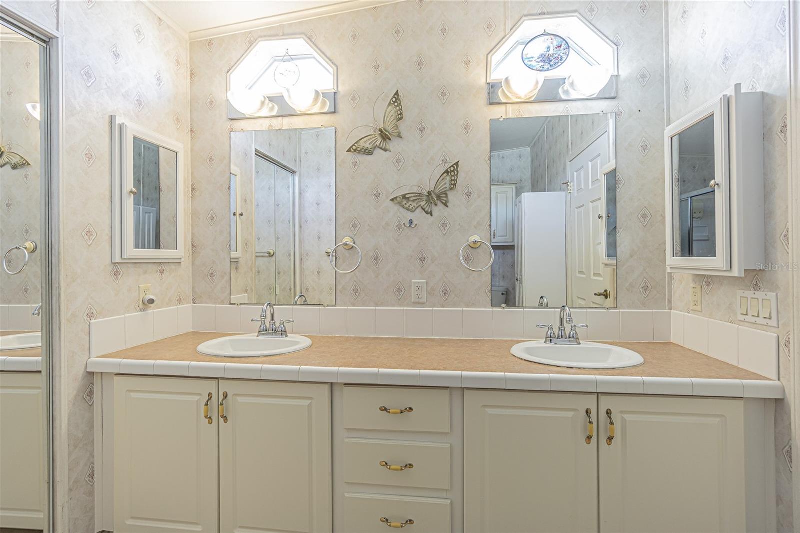 37532 NEW HORIZONS BLVD, ZEPHYRHILLS, FL, 33541