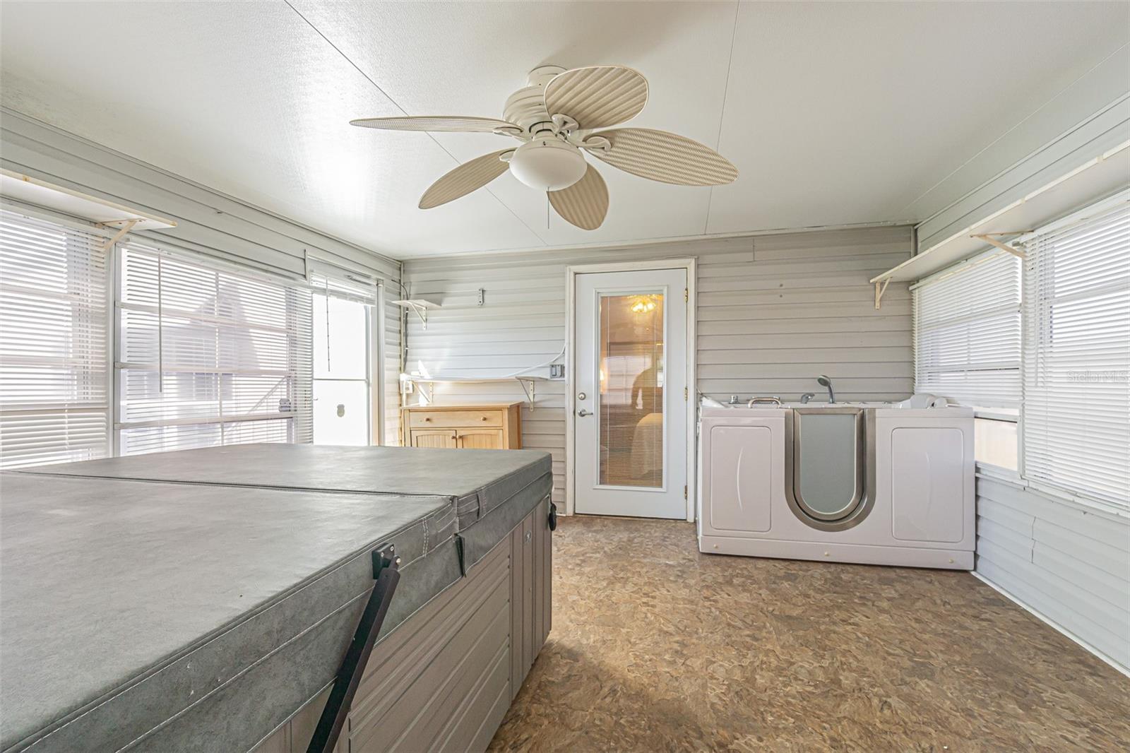 37532 NEW HORIZONS BLVD, ZEPHYRHILLS, FL, 33541