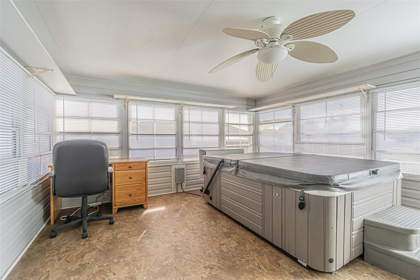 37532 NEW HORIZONS BLVD, ZEPHYRHILLS, FL, 33541