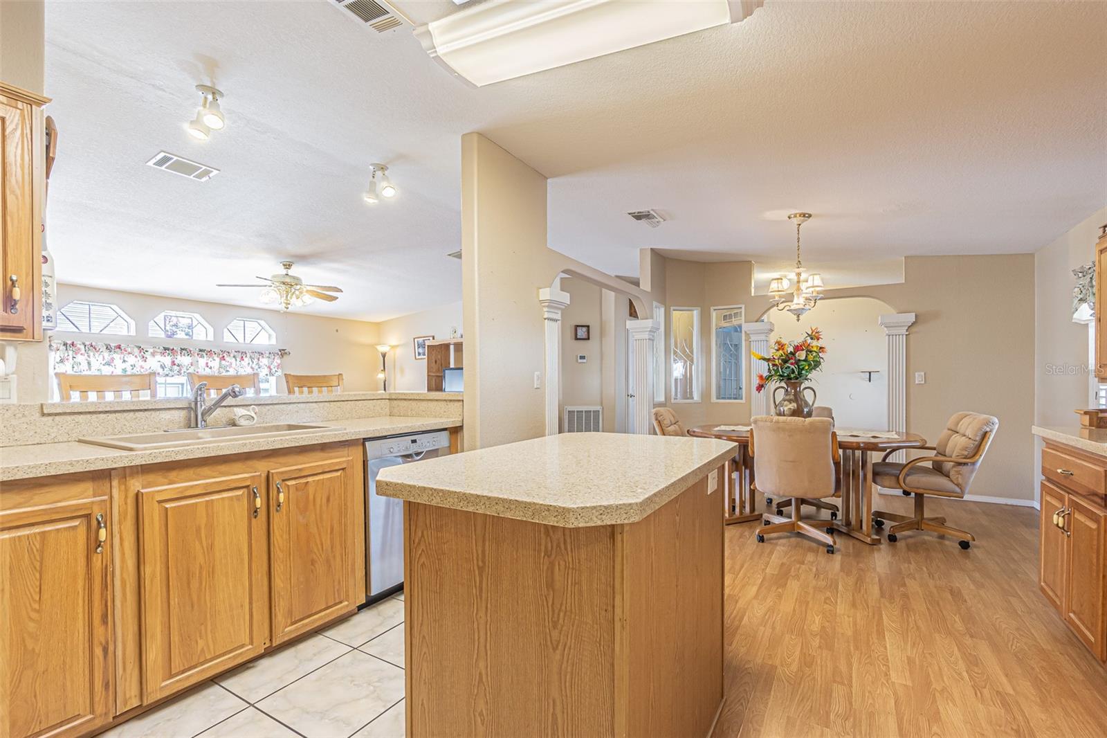37532 NEW HORIZONS BLVD, ZEPHYRHILLS, FL, 33541