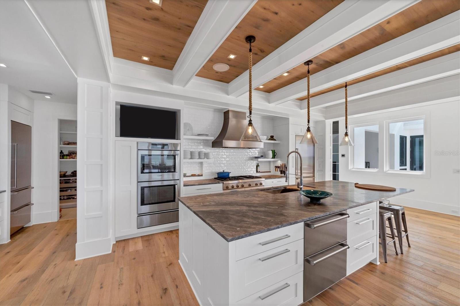 D6134421 Property Photo