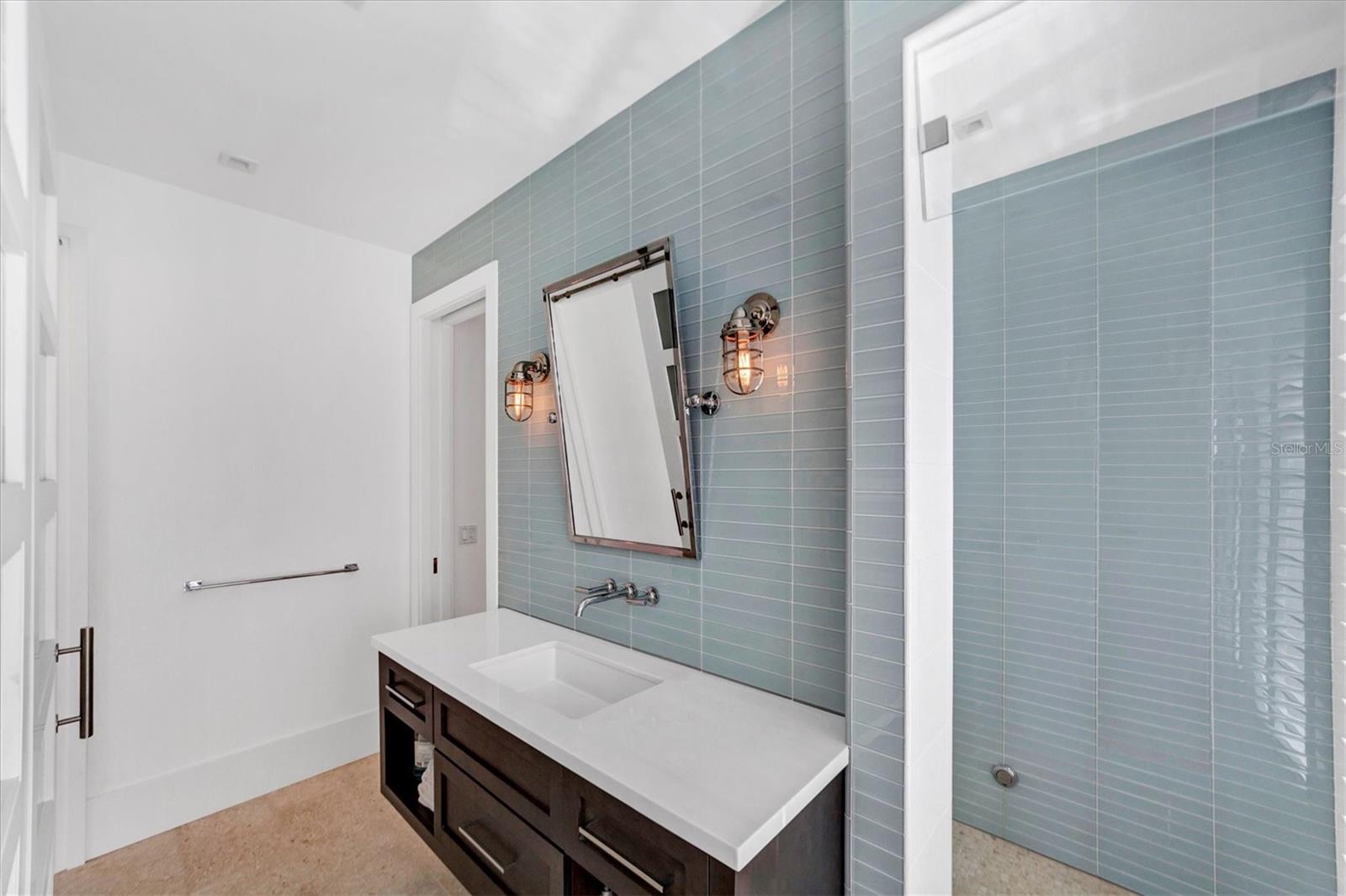 D6134421 Property Photo